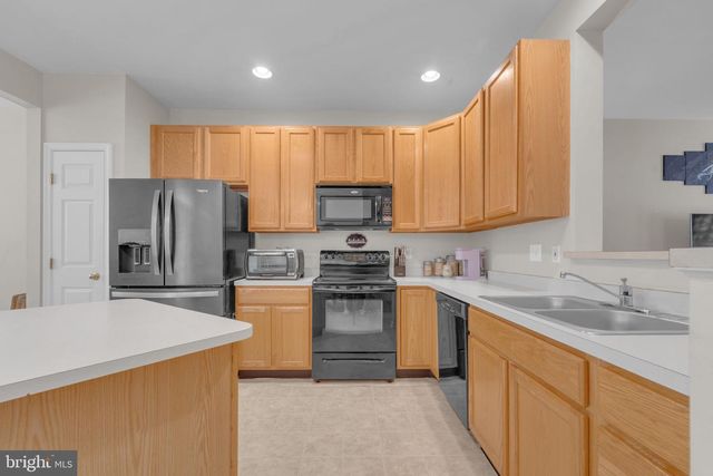 3 SADDLE LN, Sicklerville, NJ 08081