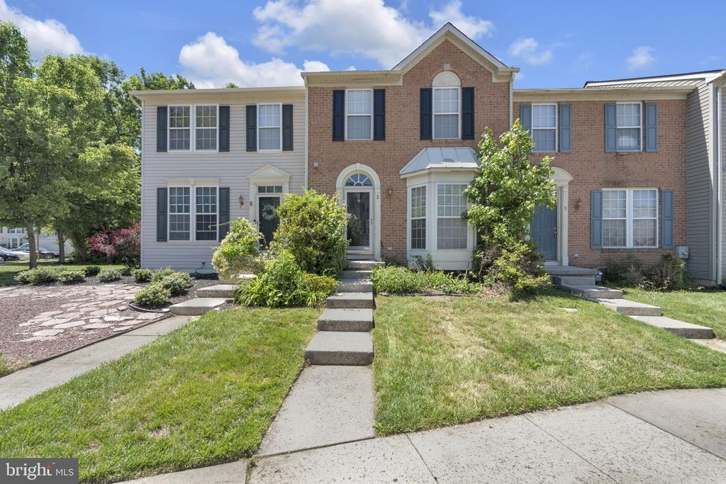 3 SADDLE LN, Sicklerville, NJ 08081
