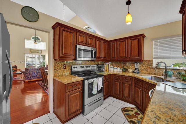 2932 Oak Park Cir, Davie, FL 33328