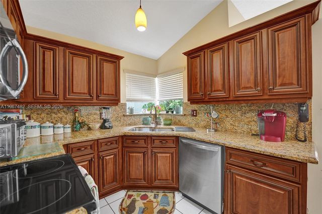 2932 Oak Park Cir, Davie, FL 33328