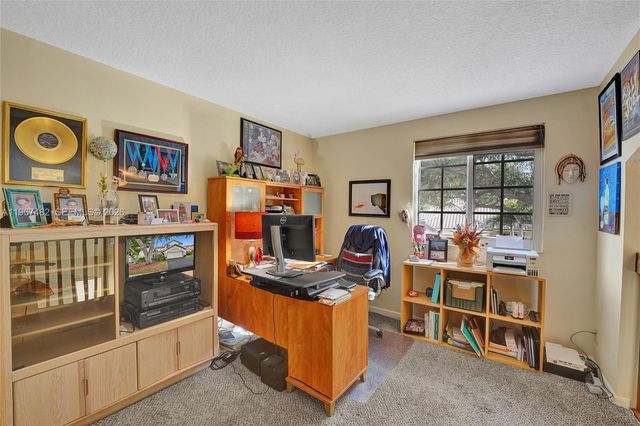 2932 Oak Park Cir, Davie, FL 33328