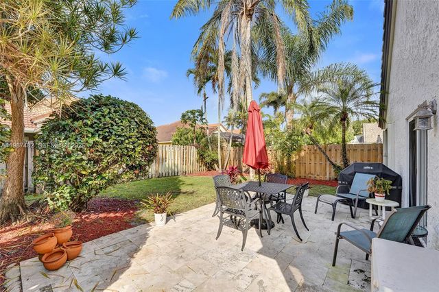 2932 Oak Park Cir, Davie, FL 33328