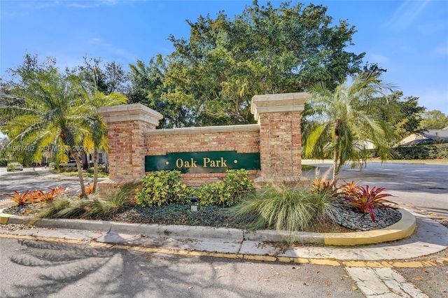 2932 Oak Park Cir, Davie, FL 33328
