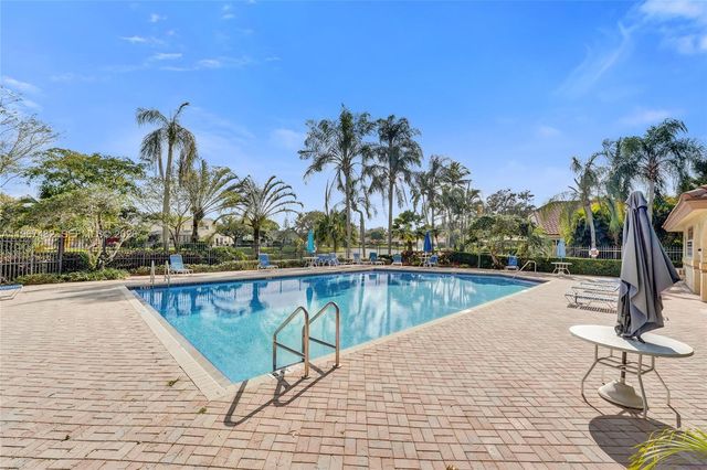 2932 Oak Park Cir, Davie, FL 33328