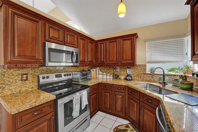 2932 Oak Park Cir, Davie, FL 33328