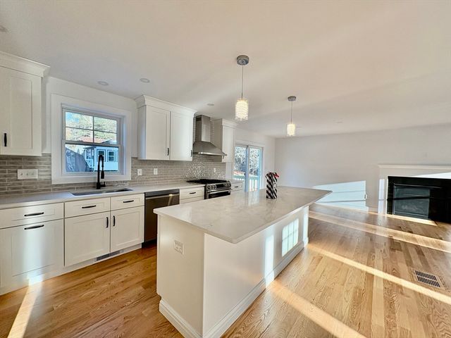 8 Country Lane, Billerica, MA 01821