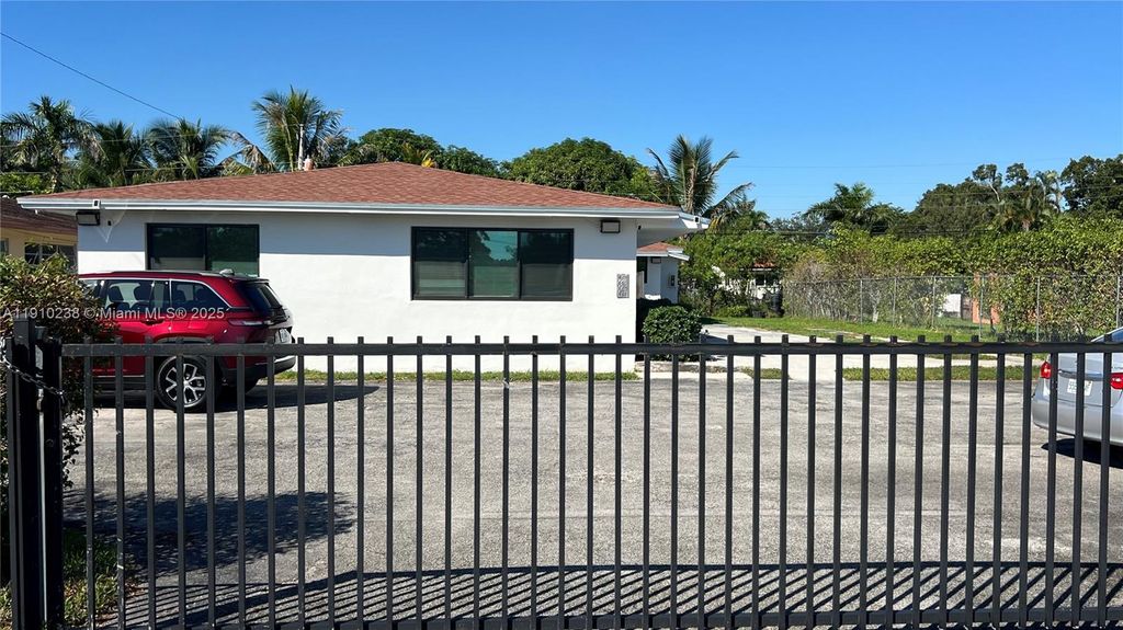 465 NE 139th St 461, North Miami, FL 33161