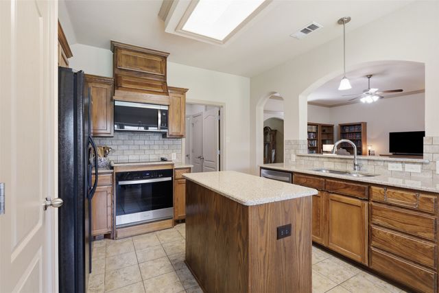 317 Delaware Street, Burleson, TX 76028