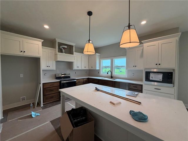 16978 S Brentwood Street, Olathe, KS 66062