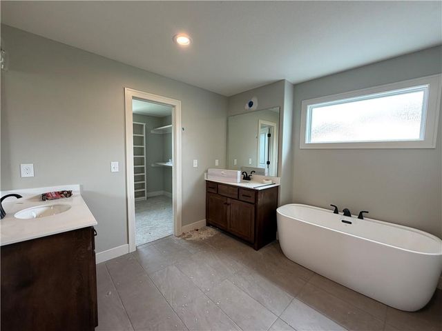 16978 S Brentwood Street, Olathe, KS 66062