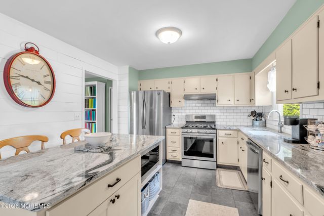 1172 Avrum Drive, Toms River, NJ 08753