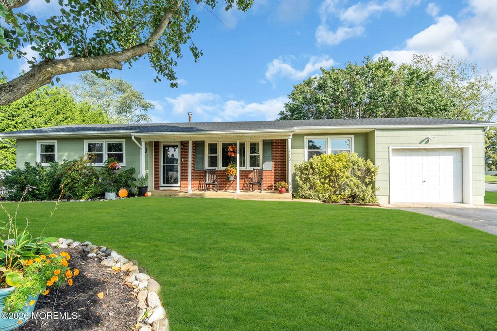 1172 Avrum Drive, Toms River, NJ 08753