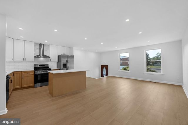 4221 CHALFONT PL, Philadelphia, PA 19154