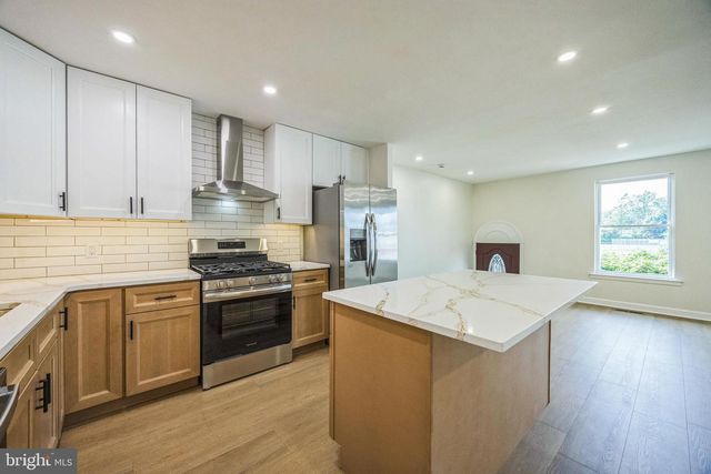 4221 CHALFONT PL, Philadelphia, PA 19154