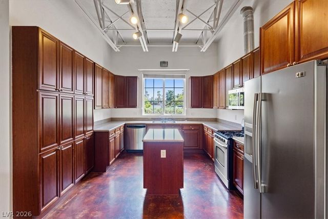 5603 Deer Creek Falls Court, Las Vegas, NV 89118