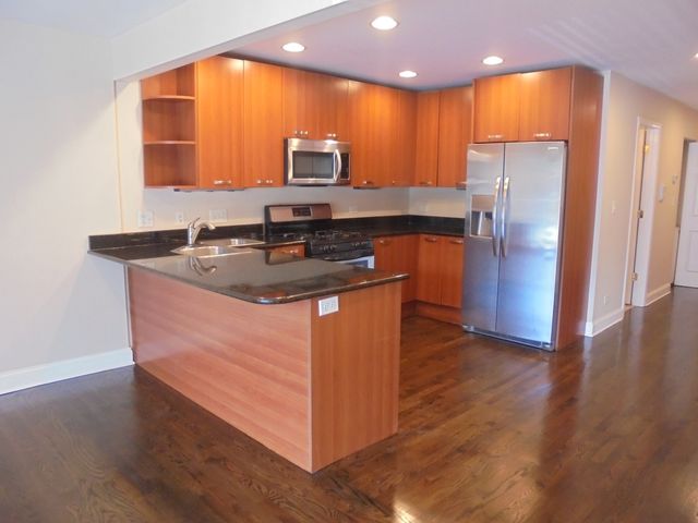 1711 W Jarvis Avenue 102, Chicago, IL 60626