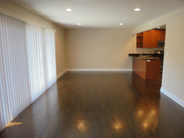 1711 W Jarvis Avenue 102, Chicago, IL 60626