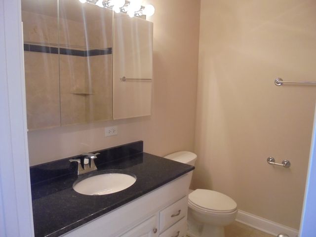 1711 W Jarvis Avenue 102, Chicago, IL 60626