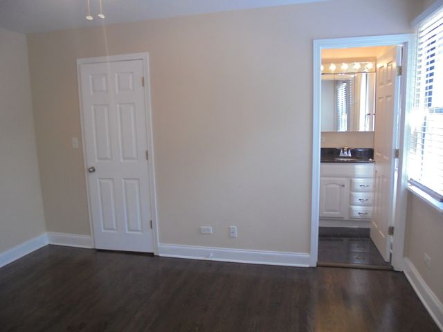 1711 W Jarvis Avenue 102, Chicago, IL 60626