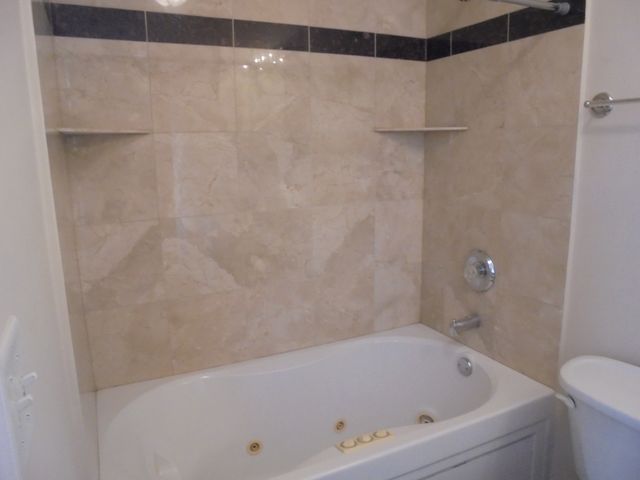 1711 W Jarvis Avenue 102, Chicago, IL 60626