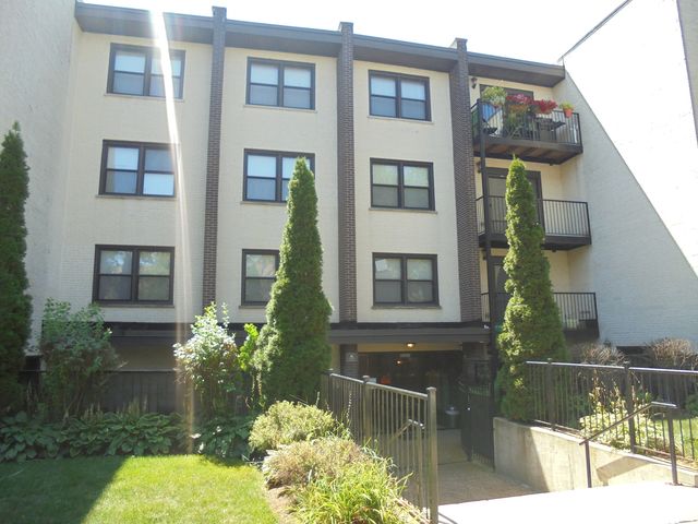 1711 W Jarvis Avenue 102, Chicago, IL 60626