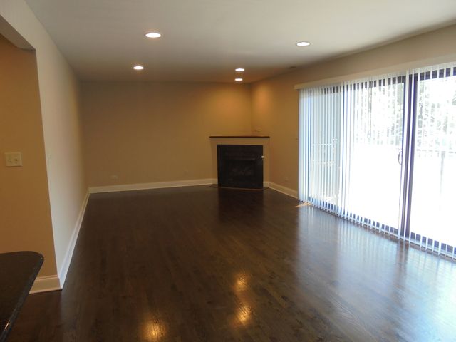 1711 W Jarvis Avenue 102, Chicago, IL 60626
