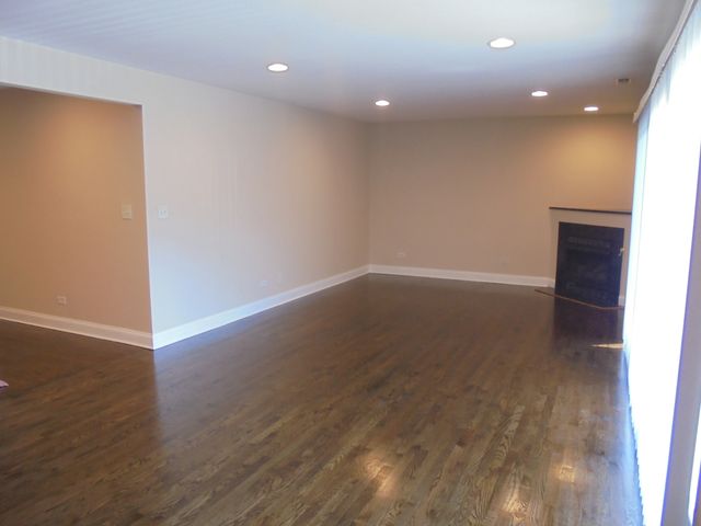1711 W Jarvis Avenue 102, Chicago, IL 60626