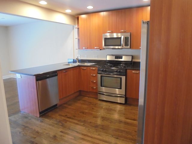1711 W Jarvis Avenue 102, Chicago, IL 60626