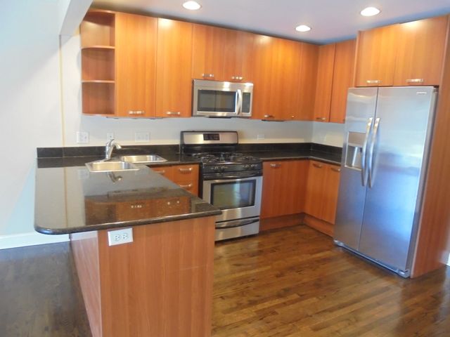 1711 W Jarvis Avenue 102, Chicago, IL 60626