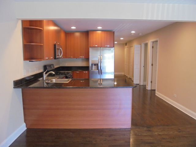 1711 W Jarvis Avenue 102, Chicago, IL 60626