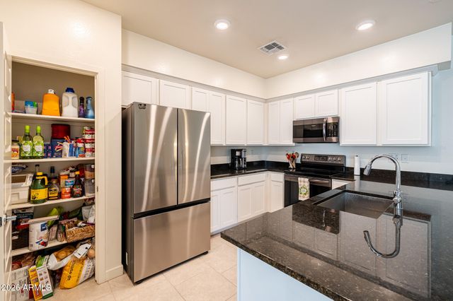 2750 S VOYAGER Drive 101, Gilbert, AZ 85295