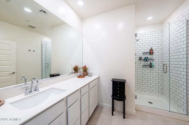 2750 S VOYAGER Drive 101, Gilbert, AZ 85295