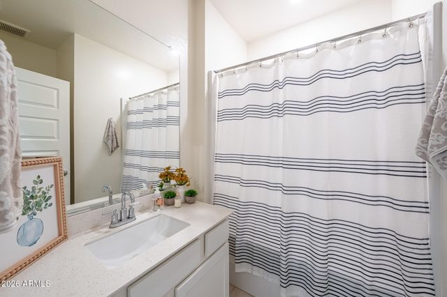 2750 S VOYAGER Drive 101, Gilbert, AZ 85295