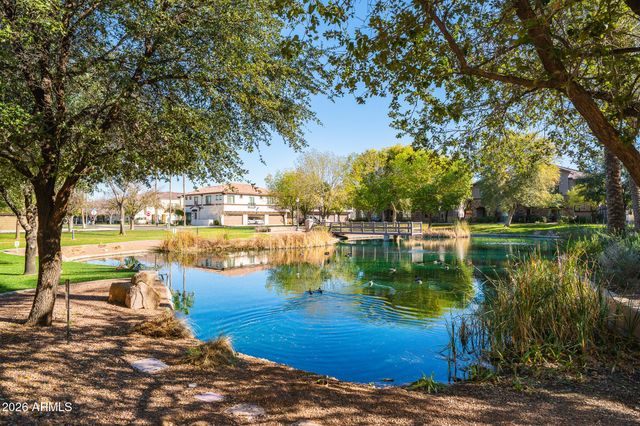 2750 S VOYAGER Drive 101, Gilbert, AZ 85295