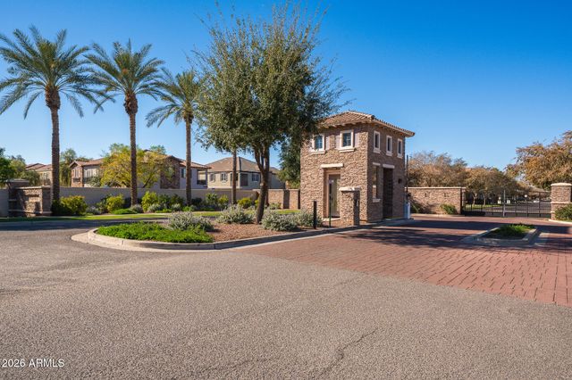 2750 S VOYAGER Drive 101, Gilbert, AZ 85295