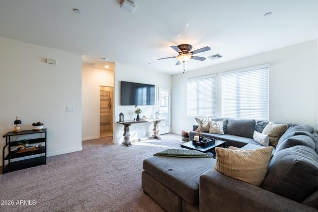 2750 S VOYAGER Drive 101, Gilbert, AZ 85295