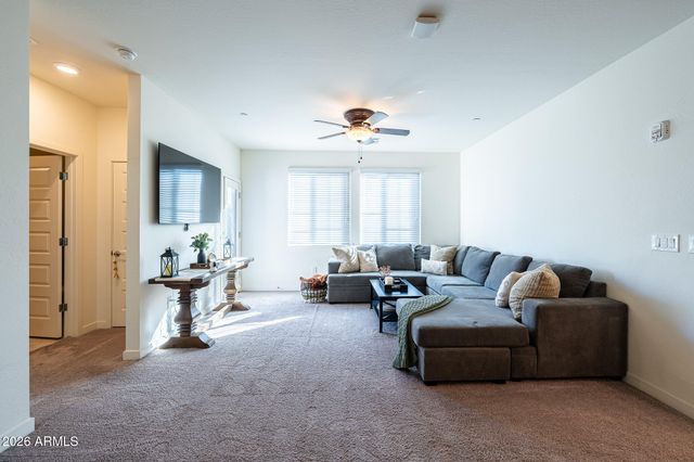 2750 S VOYAGER Drive 101, Gilbert, AZ 85295