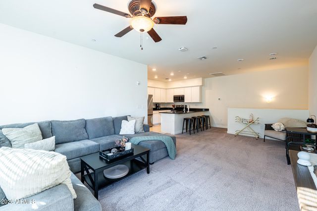 2750 S VOYAGER Drive 101, Gilbert, AZ 85295