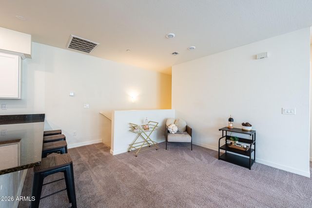 2750 S VOYAGER Drive 101, Gilbert, AZ 85295