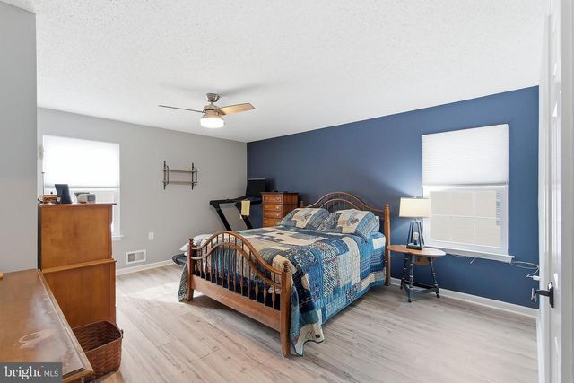 147 PINE OAK BLVD, Barnegat, NJ 08005