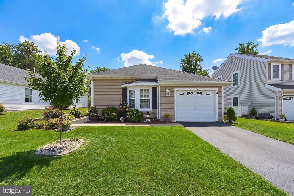 147 PINE OAK BLVD, Barnegat, NJ 08005