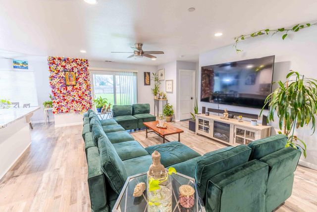 928 Alamo Ave, Modesto, CA 95351