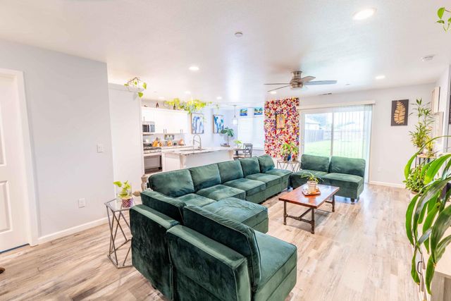 928 Alamo Ave, Modesto, CA 95351