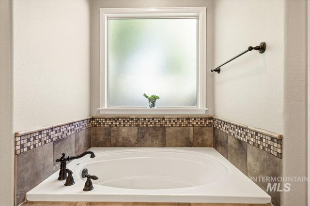 811 E Silver Torch, Meridian, ID 83646