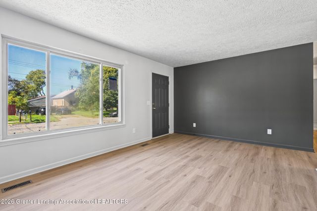 5111 Hughes Road, Lansing, MI 48911