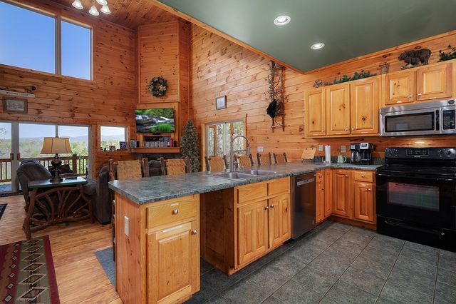 14 Honeysuckle Way, Ellijay, GA 30540