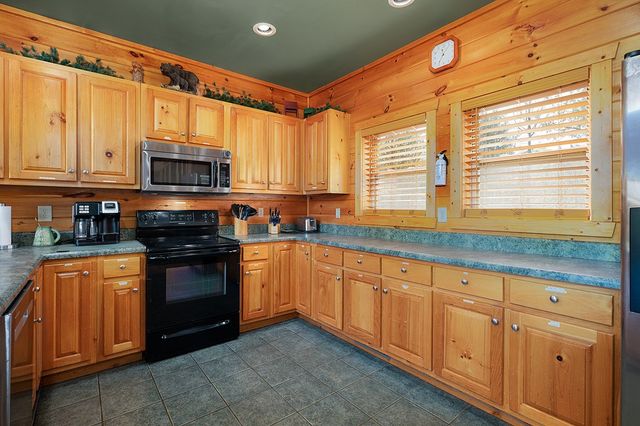 14 Honeysuckle Way, Ellijay, GA 30540