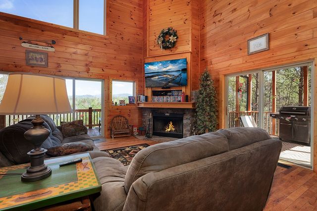 14 Honeysuckle Way, Ellijay, GA 30540