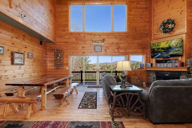 14 Honeysuckle Way, Ellijay, GA 30540