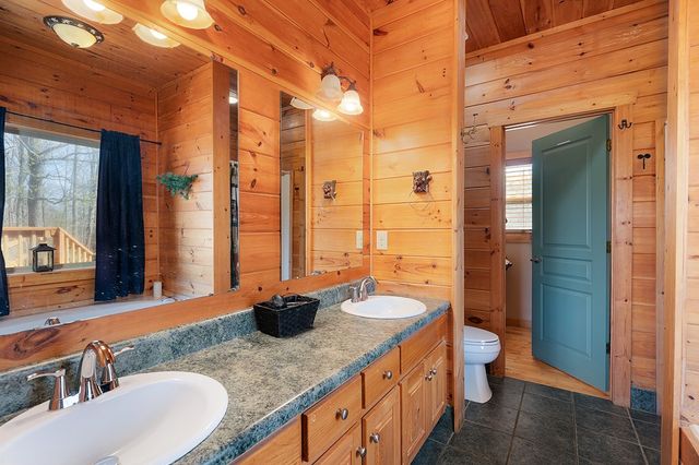 14 Honeysuckle Way, Ellijay, GA 30540